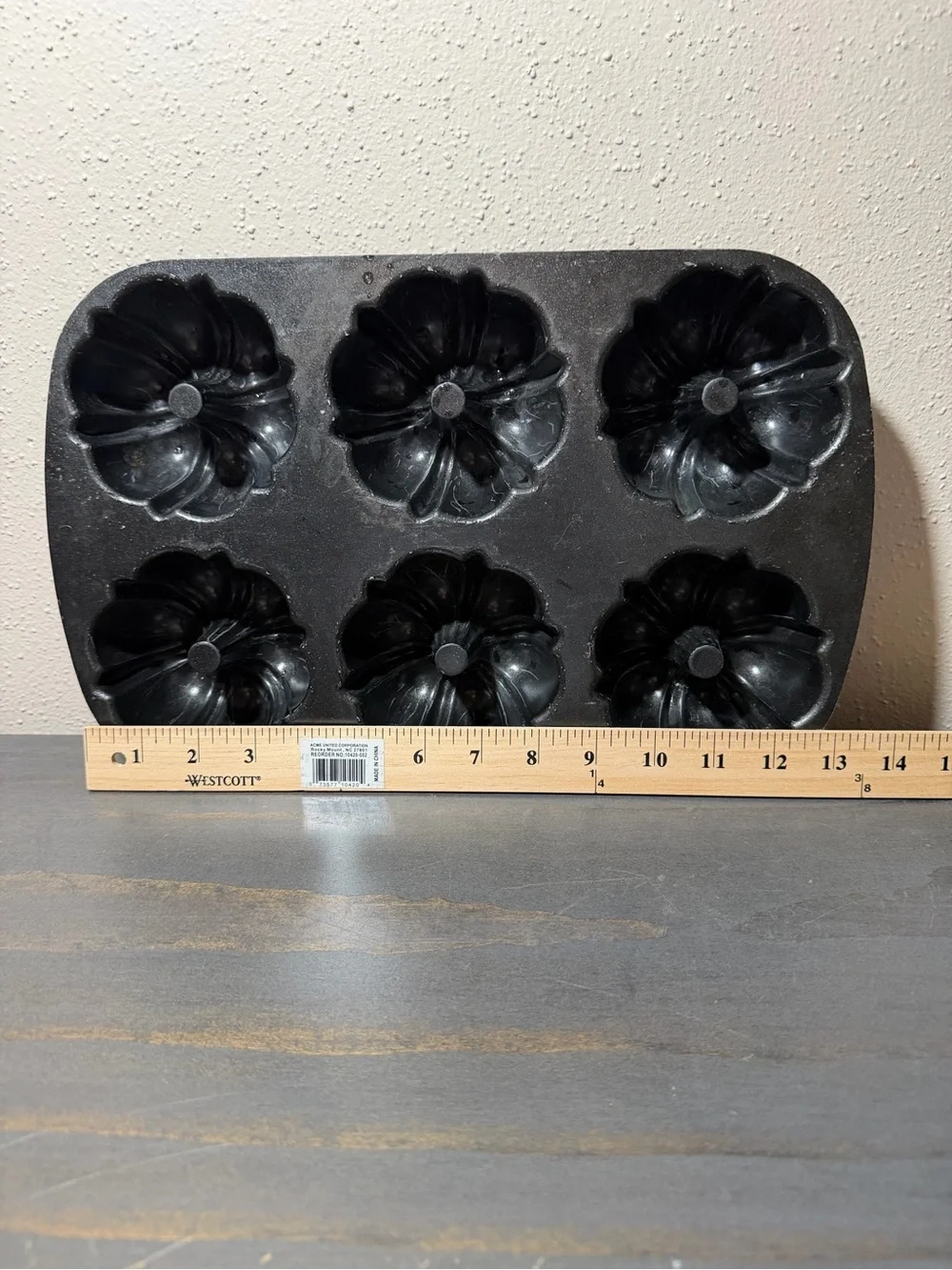 Nordic Ware Black 6-Cup Floral Mini Bundt Pan